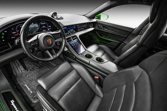 Porsche Taycan Cross Turismo 16 of 30