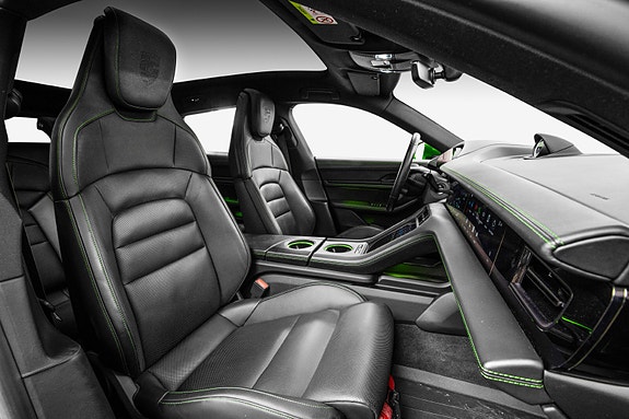 Porsche Taycan Cross Turismo 29 of 30