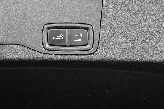 Porsche Taycan Cross Turismo 13 of 30