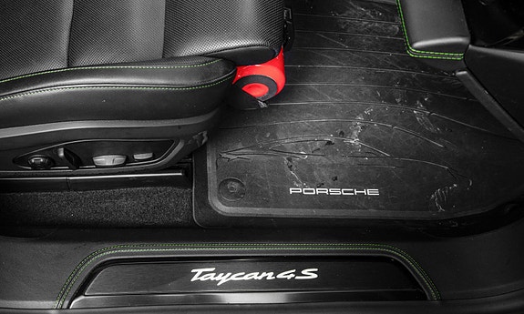 Porsche Taycan Cross Turismo 30 of 30