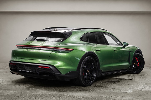 Porsche Taycan Cross Turismo 3 of 30