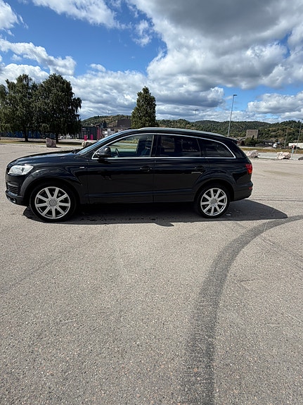 Audi Q7 3 of 5