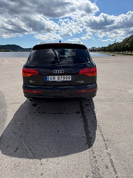 Audi Q7 4 of 5