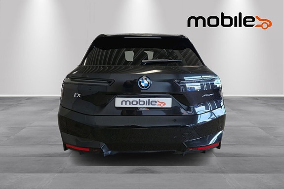 BMW iX 4 of 5