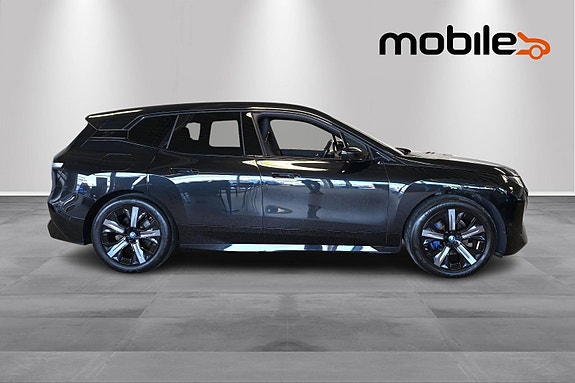 BMW iX 2 of 5
