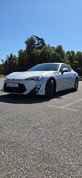 Toyota GT86 3 of 5