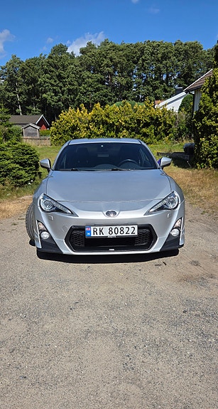 Toyota GT86 2 of 5