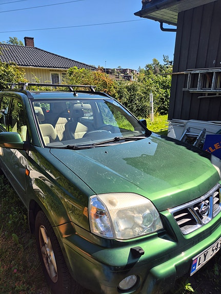 Nissan X-Trail 2 of 5