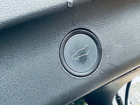 Tesla Model Y 5 of 5
