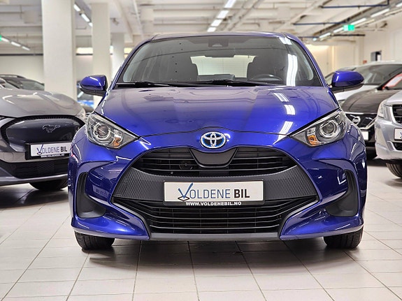 Toyota Yaris 2 of 5