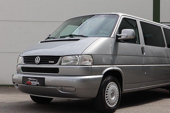 Volkswagen Caravelle 2 of 5