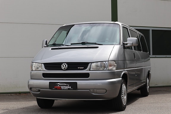 Volkswagen Caravelle 3 of 5
