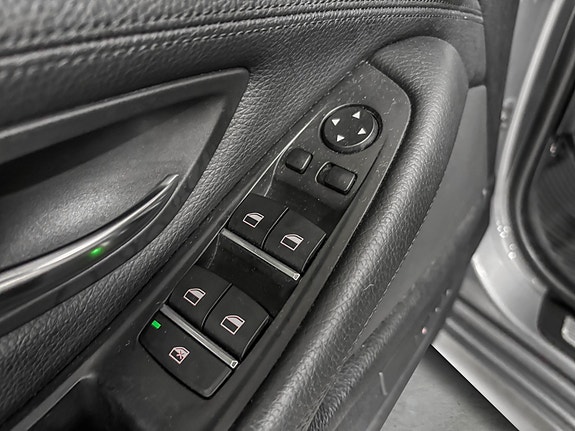 BMW 528i 13 of 30