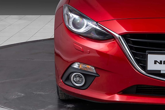 Mazda 3 4 of 5