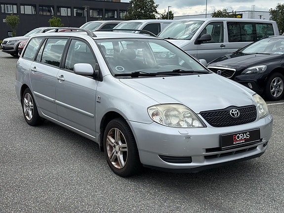 Toyota Corolla 3 of 5