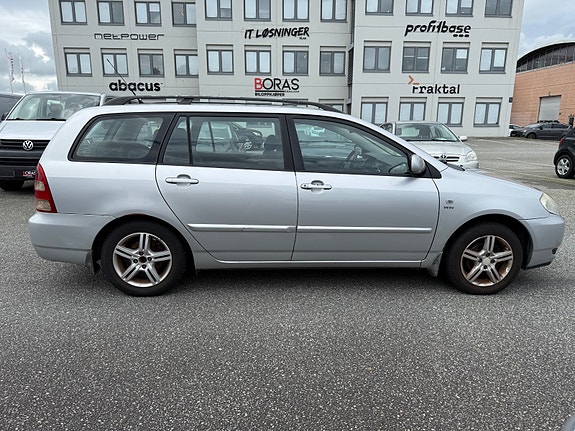 Toyota Corolla 4 of 5