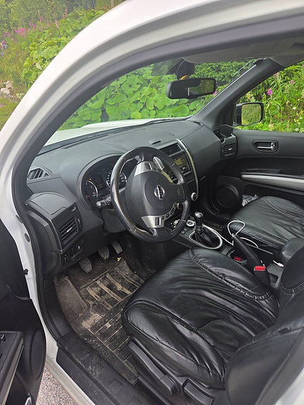 Nissan X-Trail 4 of 5