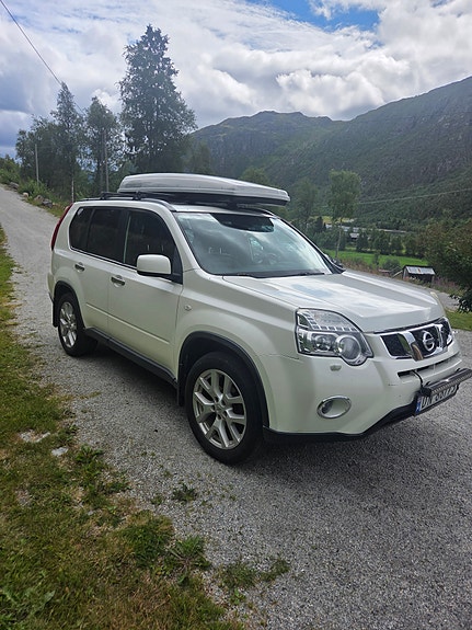 Nissan X-Trail 2 of 5