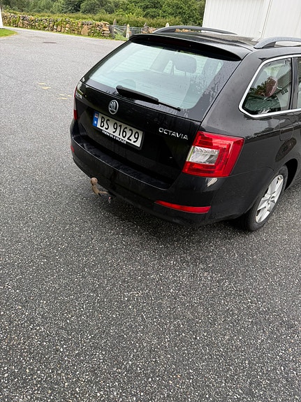 Skoda Octavia 2 of 5