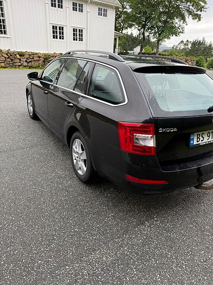 Skoda Octavia 3 of 5