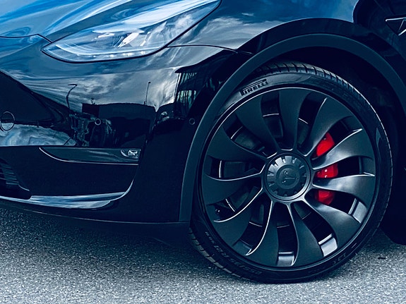 Tesla Model Y 3 of 5
