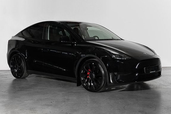 Tesla Model Y 2 of 5
