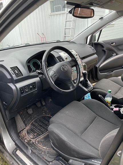 Toyota Corolla Verso 5 of 5