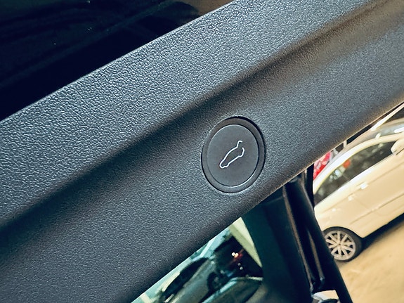 Tesla Model Y 5 of 5