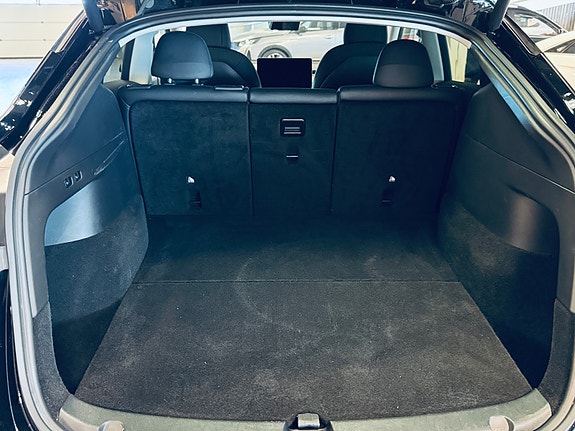 Tesla Model Y 4 of 5