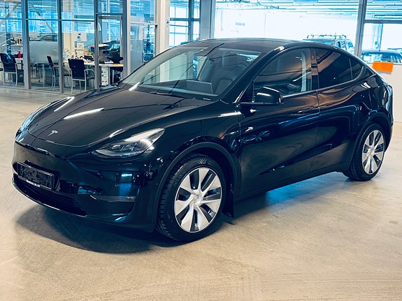 Tesla Model Y 2 of 5