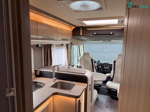 Knaus R 04 SKY I 700 LX 15 of 30
