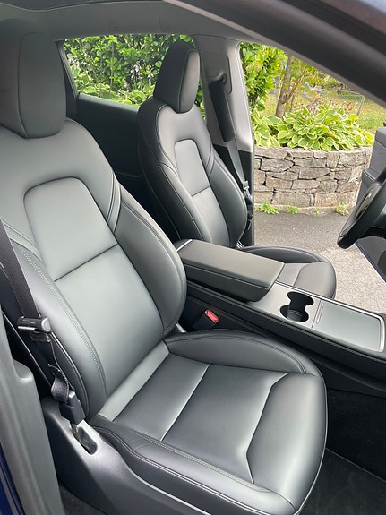 Tesla Model Y 12 of 19
