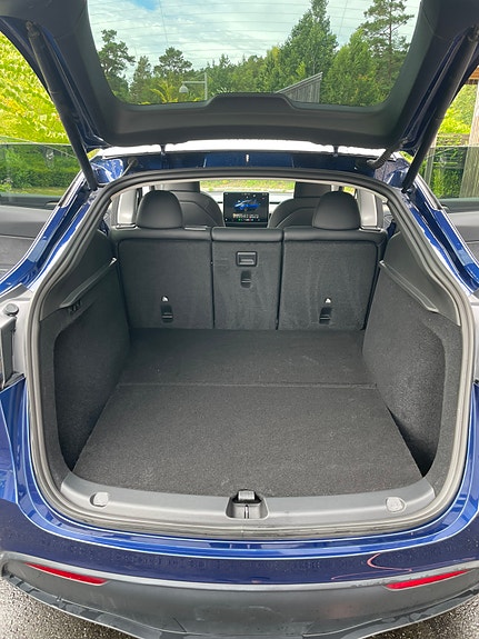 Tesla Model Y 15 of 19