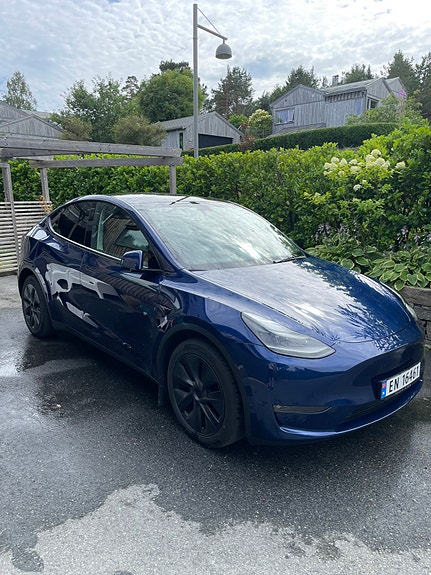 Tesla Model Y 3 of 19