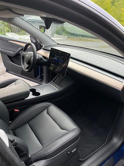 Tesla Model Y 8 of 19