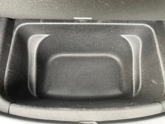 Tesla Model Y 16 of 19