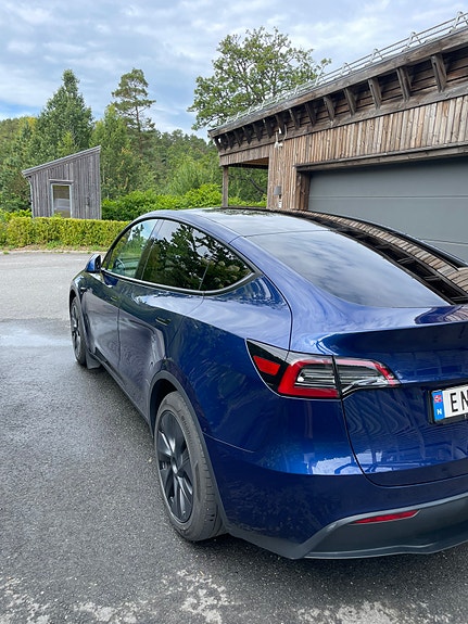 Tesla Model Y 6 of 19