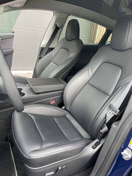 Tesla Model Y 11 of 19