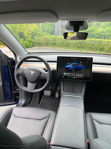 Tesla Model Y 9 of 19