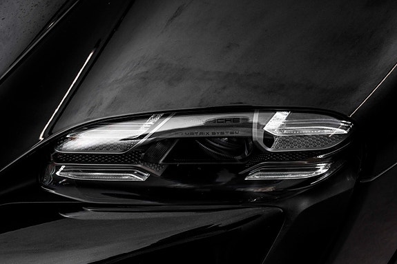 Porsche Taycan Cross Turismo 3 of 5