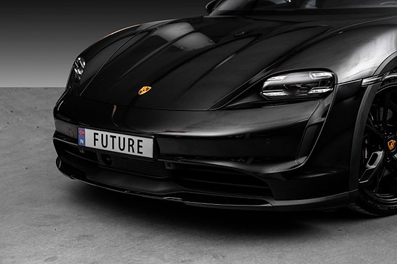 Porsche Taycan Cross Turismo 2 of 5