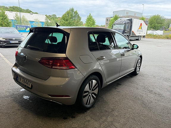 Volkswagen e-Golf VII 4 of 5