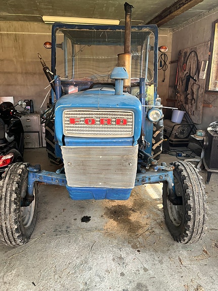 Ford 3000 2 of 7