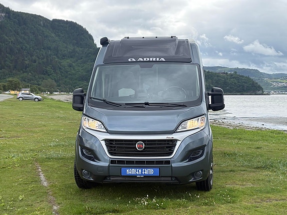 Adria Twin 600 Supreme SPB 9G / SOLCELLE / KROK / MARKISE / ATS / GASS ALARM / 2 of 5