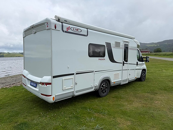 LMC PASSION T713 2 of 5