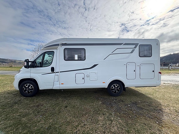 Hymer EXT 580 Compact, 221cm bredde og kun 693,5cm lang, Automat++ 3 of 5