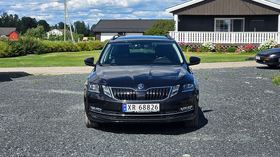 Skoda Octavia 2 of 5