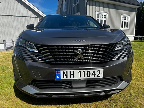 Peugeot 5008 2 of 12