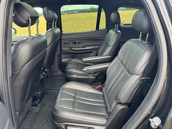 NIO ES8 8 of 16