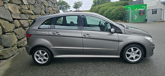 Mercedes-Benz B180 8 of 18